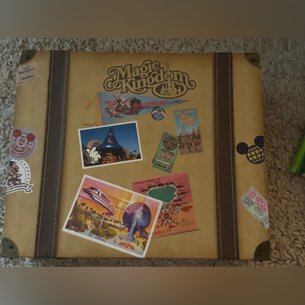 OPENED BUT NEVER USED- Walt Disney World 40th Anniversary Puzzle: 2011